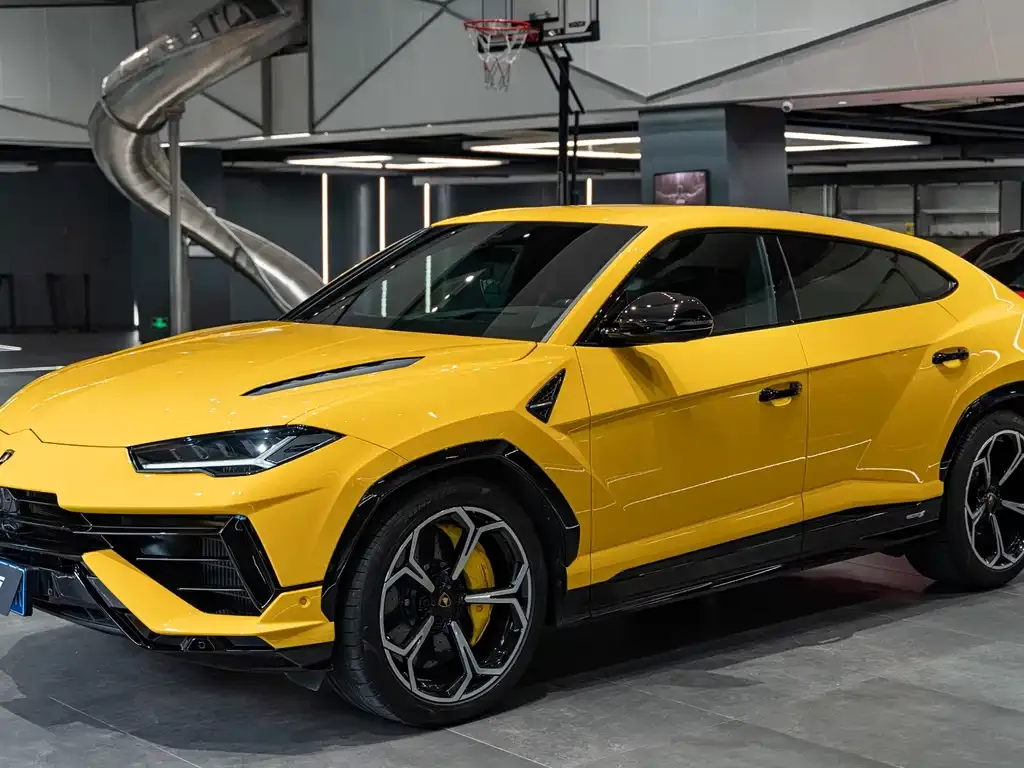 Lamborghini Urus — фото 1