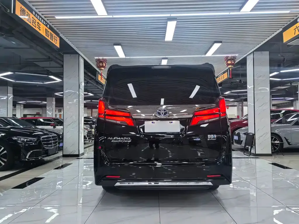 Toyota Alphard — фото 6