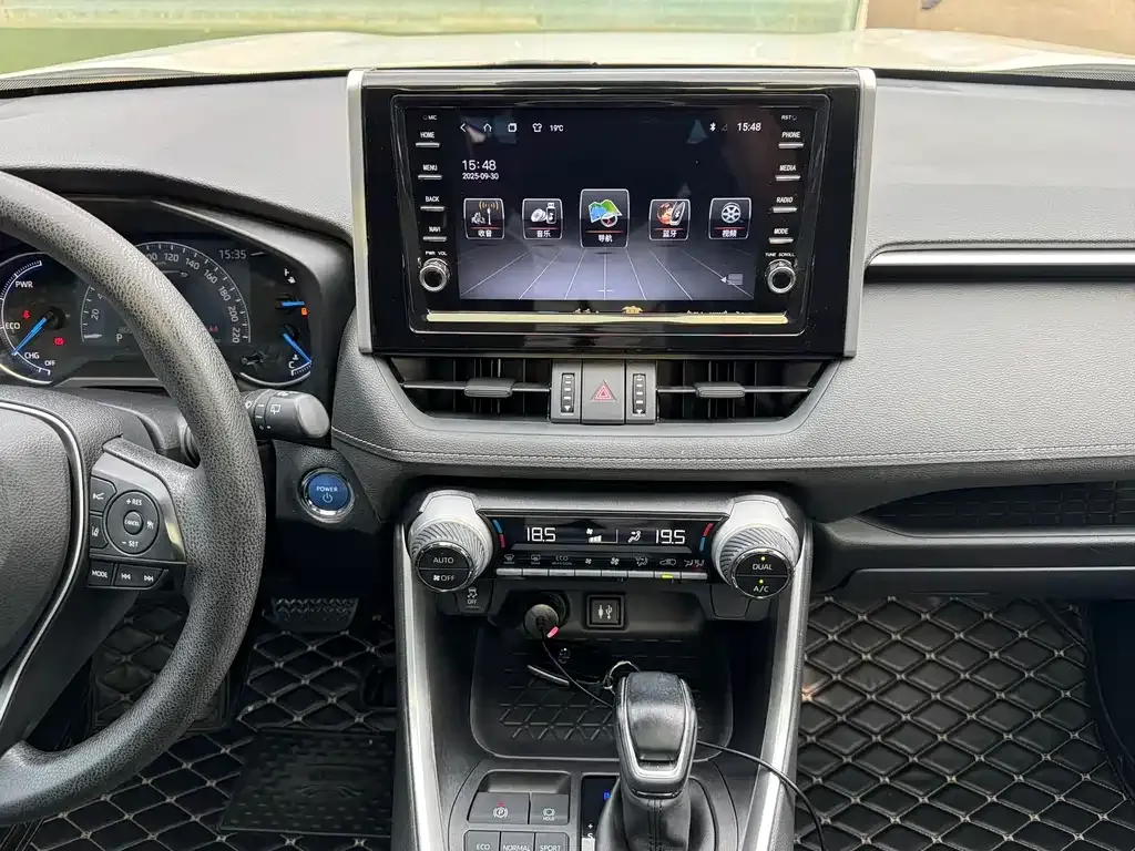 Toyota RAV4 — фото 7