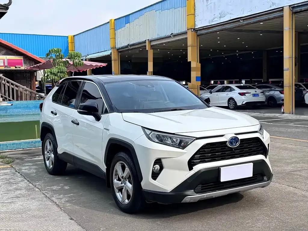 Toyota RAV4 — фото 9