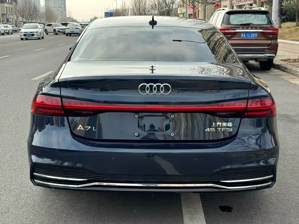 Audi A7L — фото 8