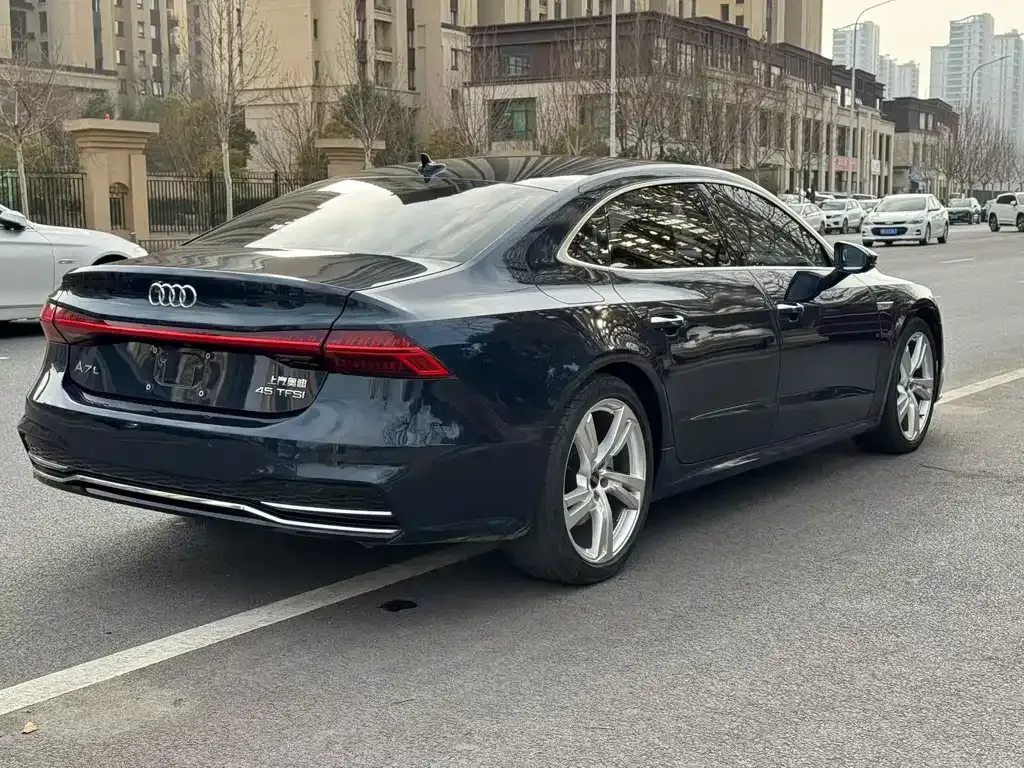 Audi A7L — фото 5