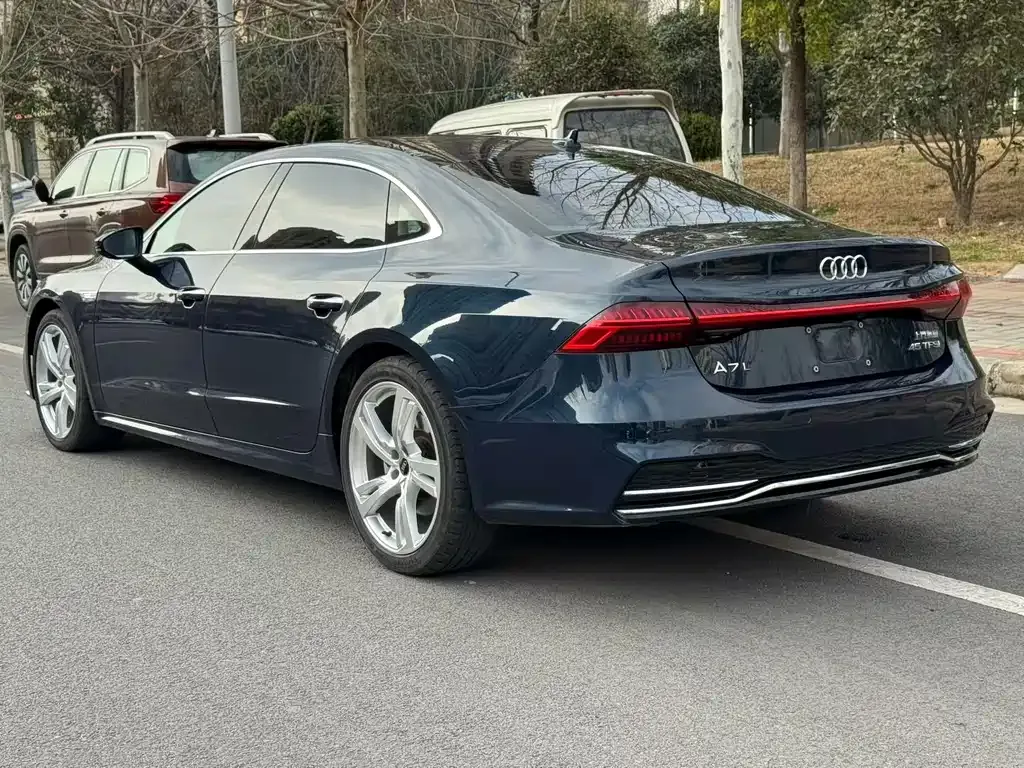 Audi A7L — фото 10