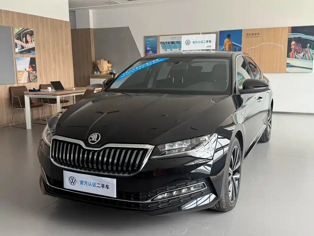 Skoda Superb — фото 1