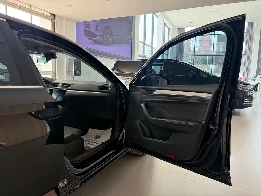 Skoda Superb — фото 5