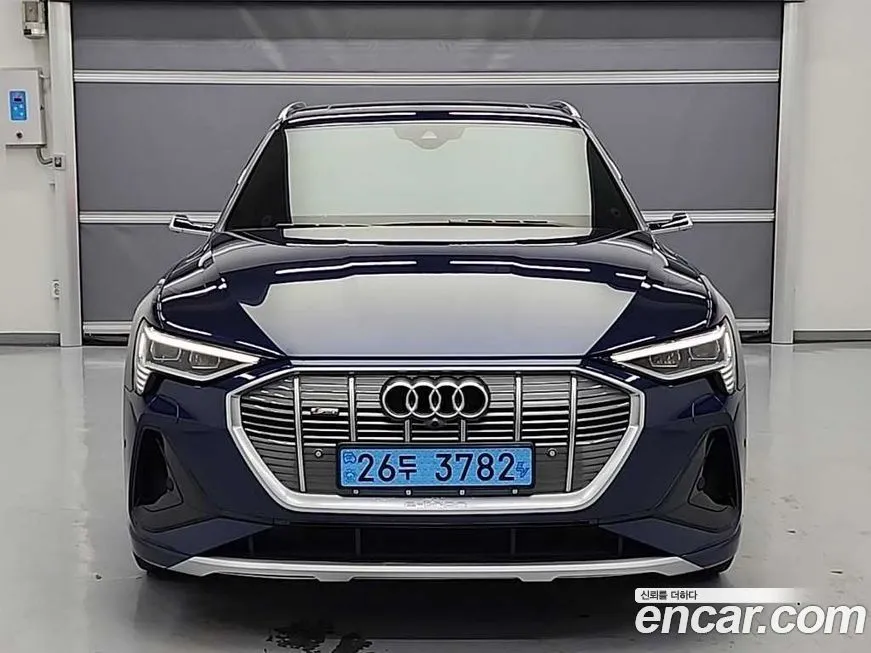Audi e-tron — фото 3