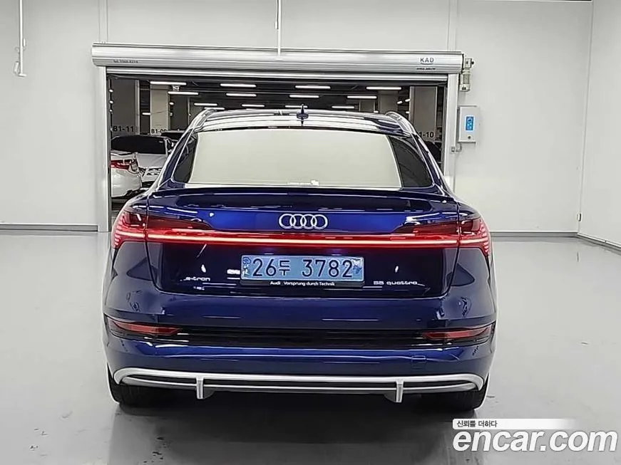 Audi e-tron — фото 2