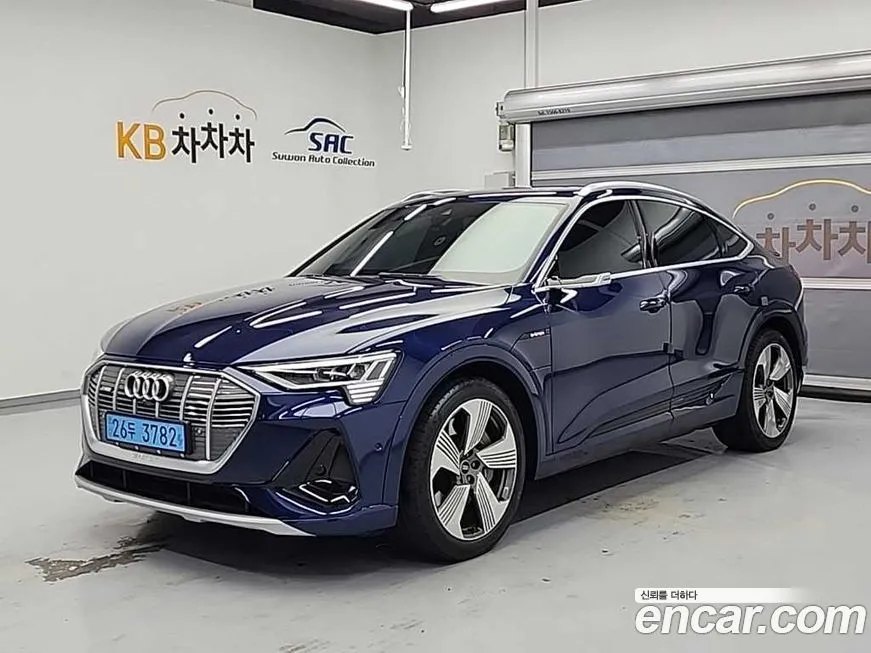 Audi e-tron — фото 1