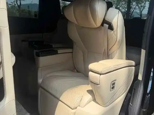 Toyota Alphard — фото 2