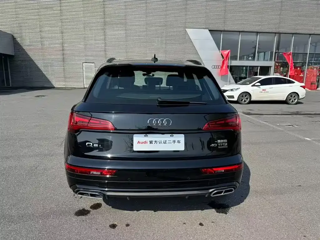 Audi Q5L — фото 10