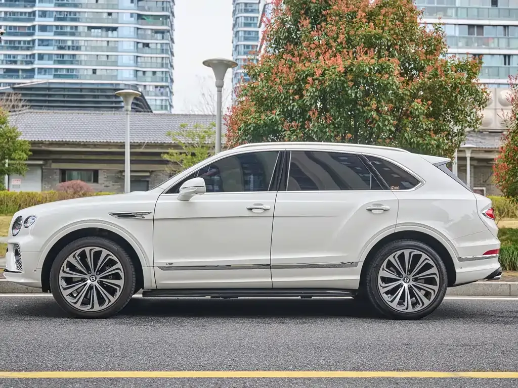 Bentley Bentayga — фото 9