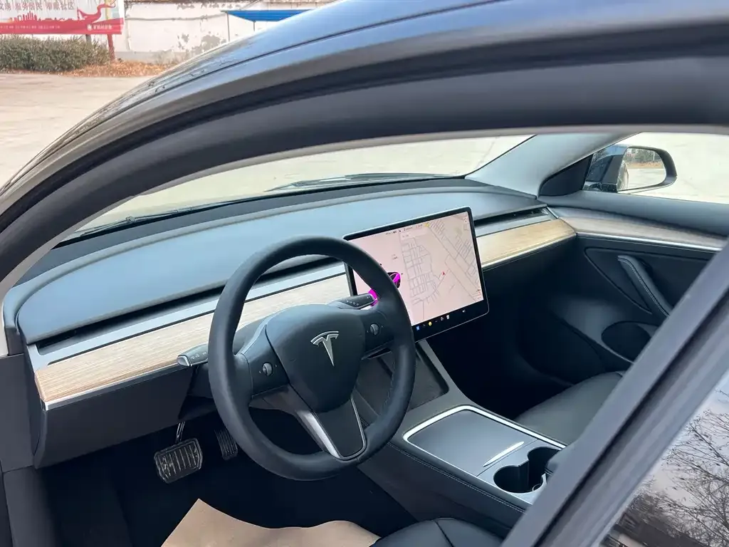 Tesla Model 3 — фото 5