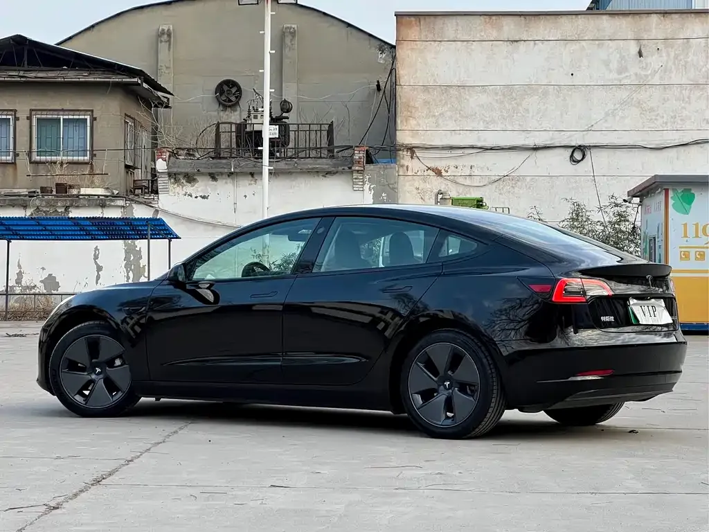 Tesla Model 3 — фото 4