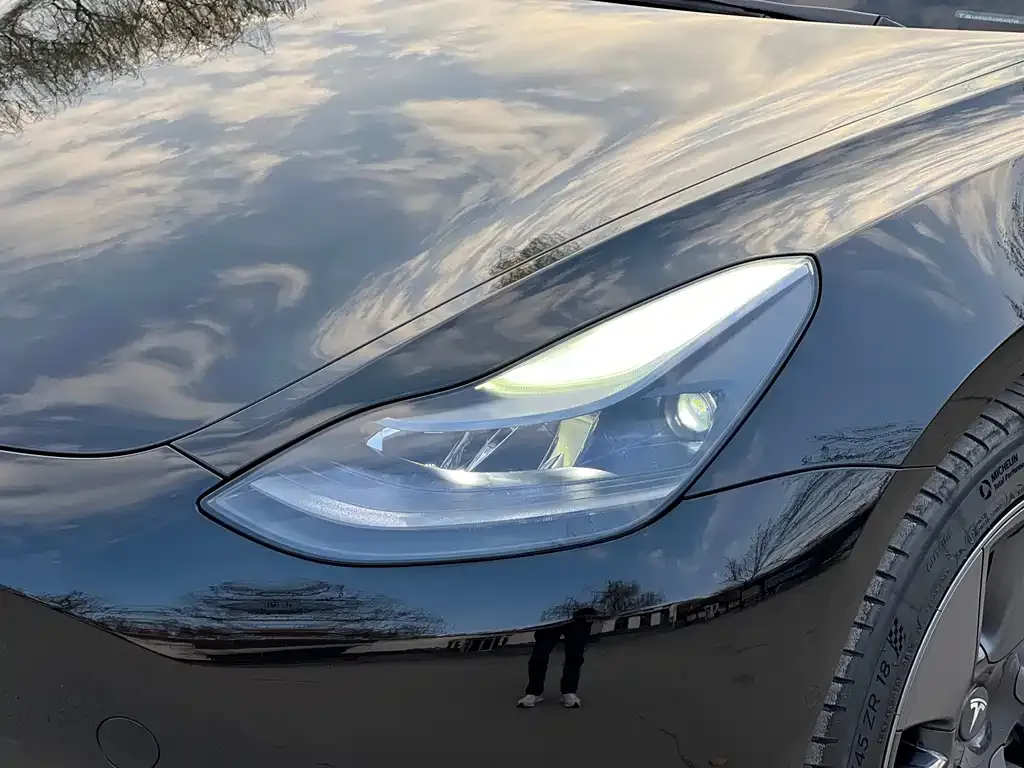 Tesla Model 3 — фото 2
