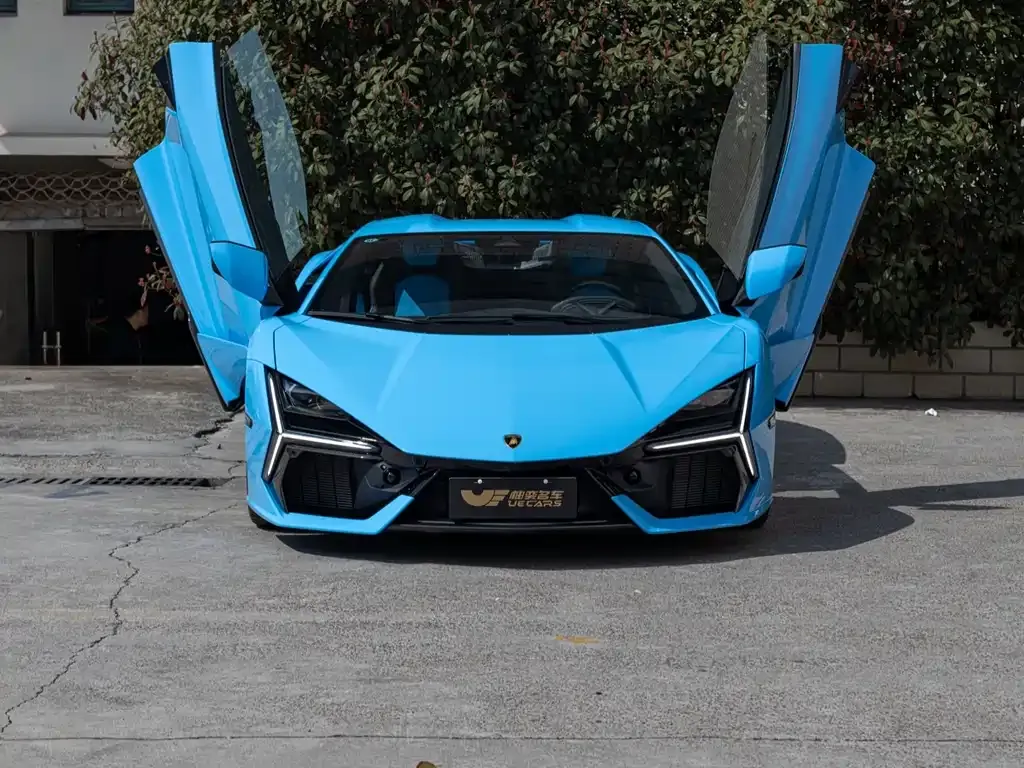 Lamborghini Revuelto — фото 10