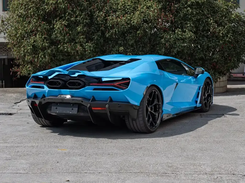 Lamborghini Revuelto — фото 6