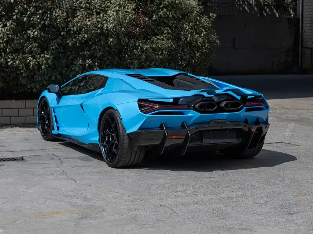 Lamborghini Revuelto — фото 4