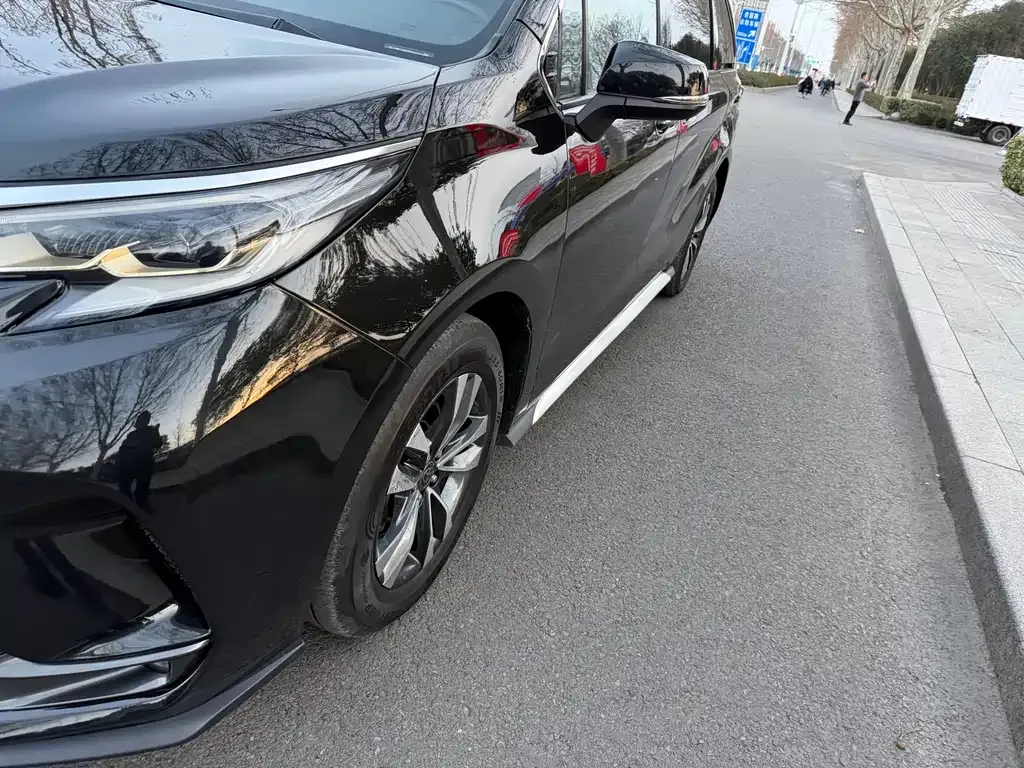 Toyota Granvia — фото 8