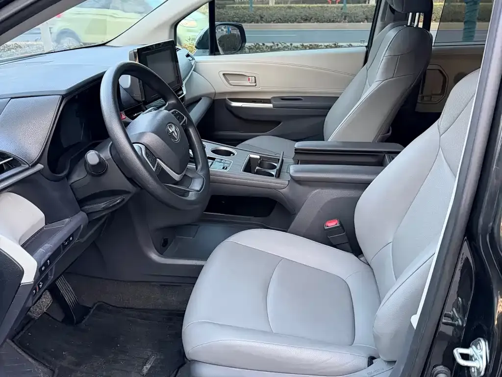 Toyota Granvia — фото 9