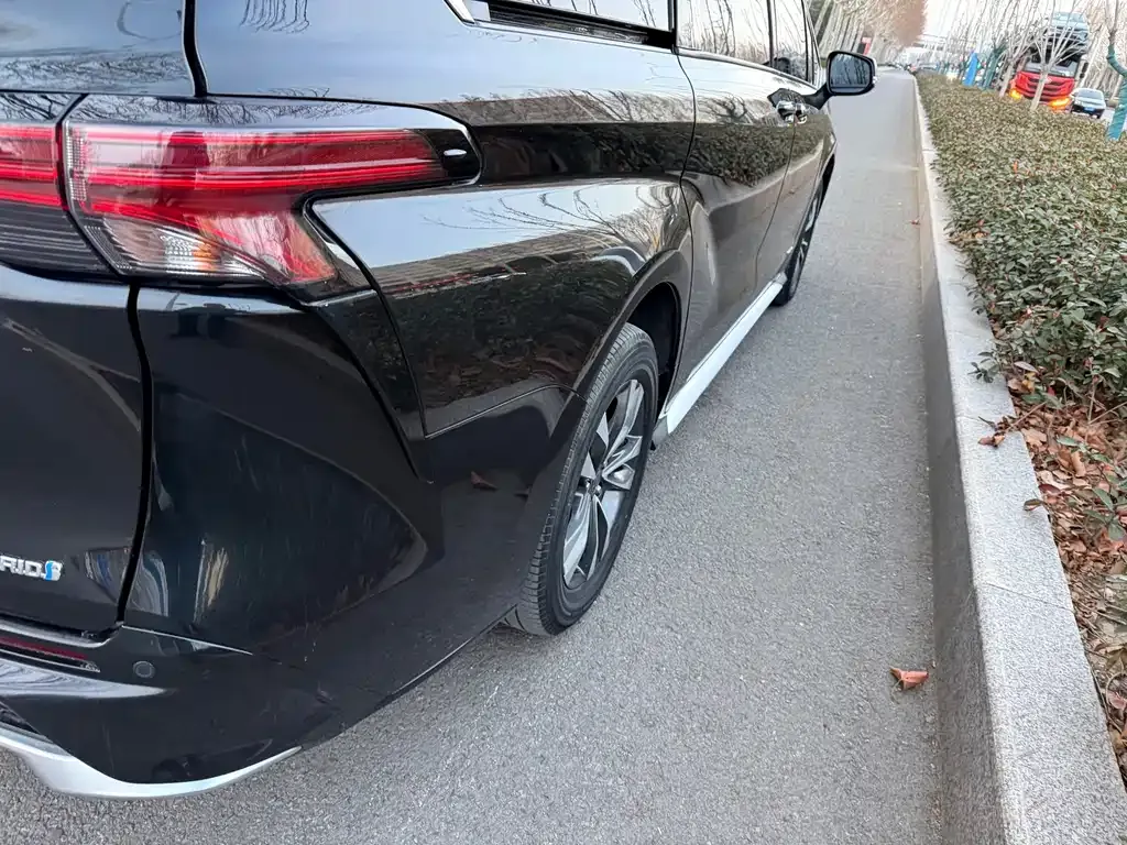 Toyota Granvia — фото 3