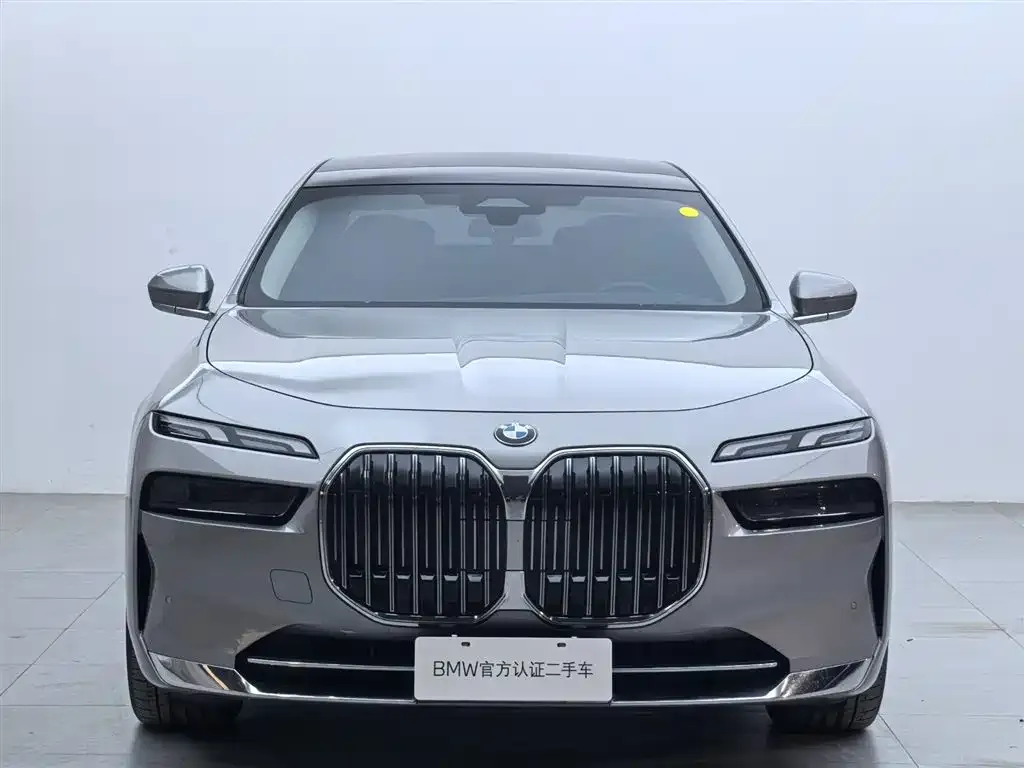BMW 7 Series — фото 10