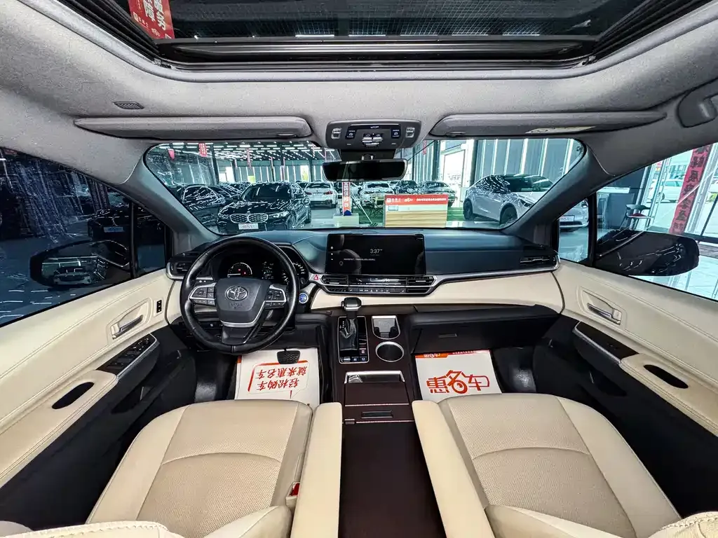 Toyota Granvia — фото 10