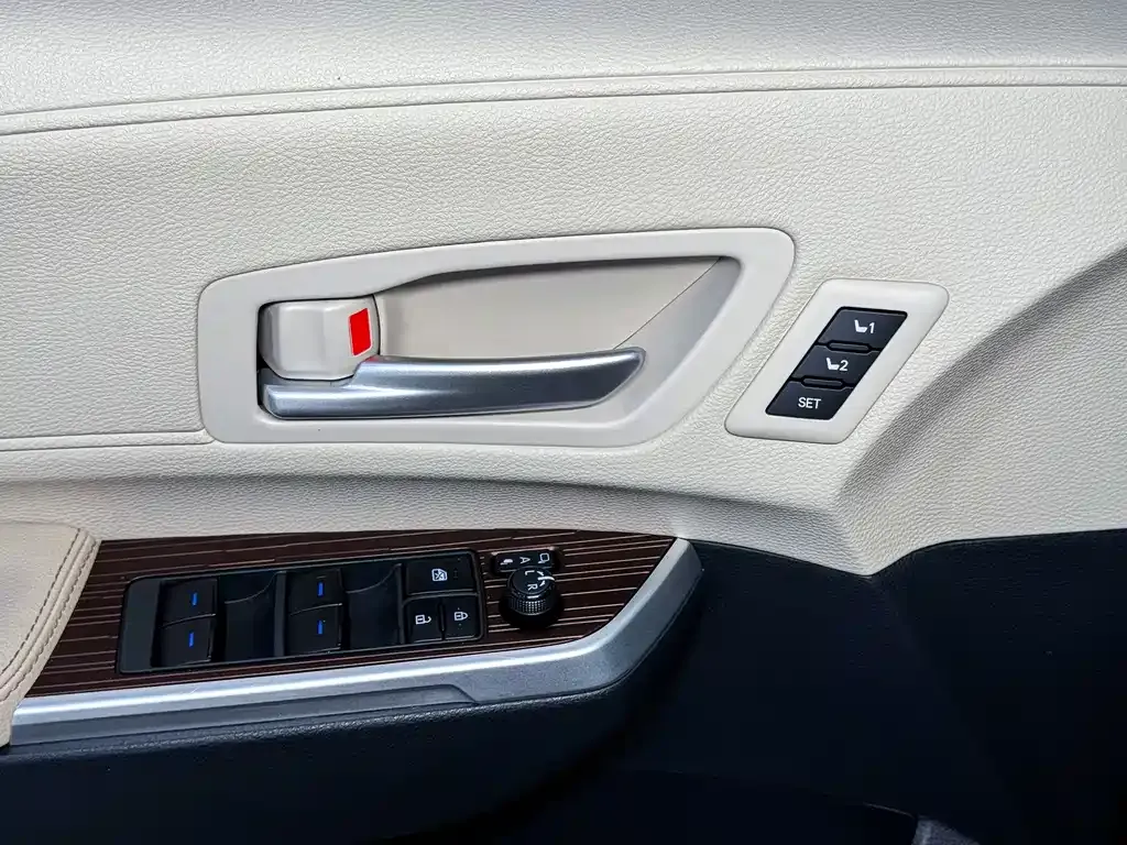 Toyota Granvia — фото 6
