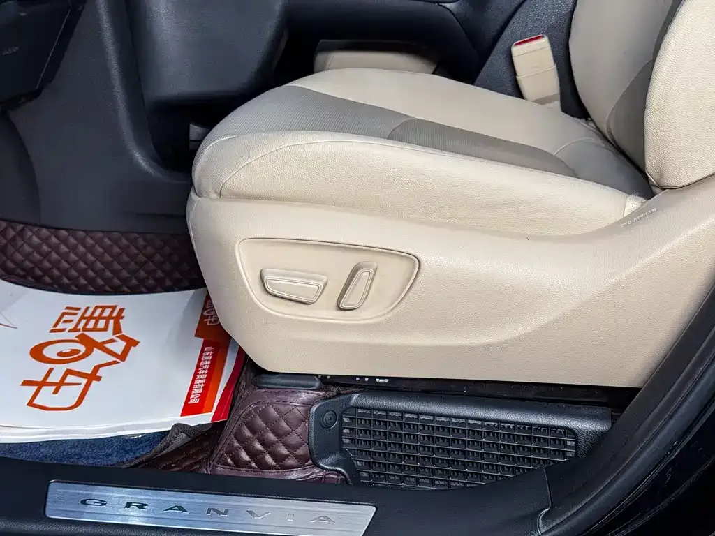 Toyota Granvia — фото 3