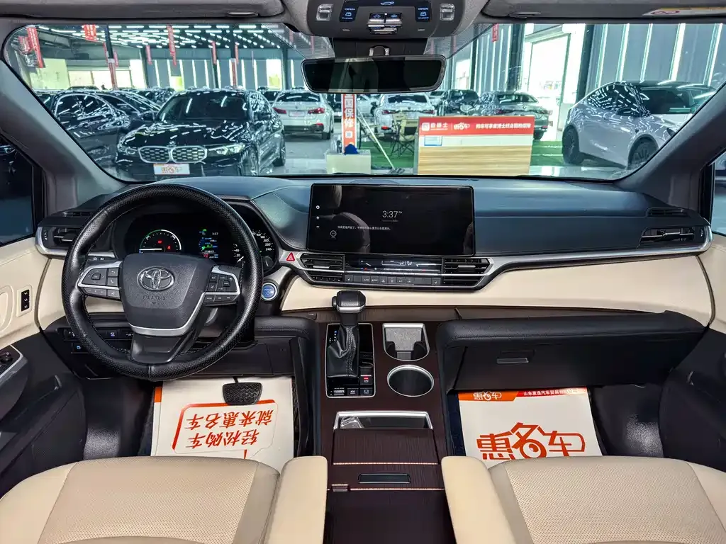 Toyota Granvia — фото 8