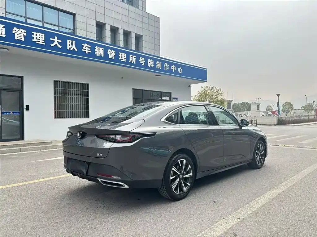 Changan Eado — фото 5