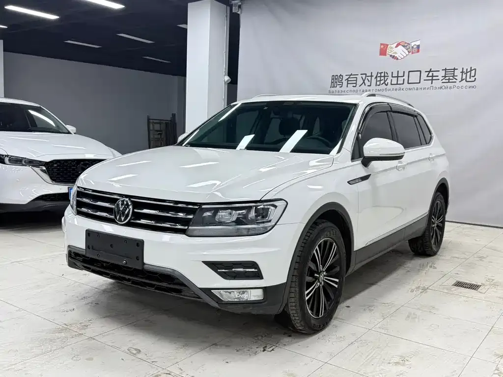 Volkswagen Tiguan L — фото 1