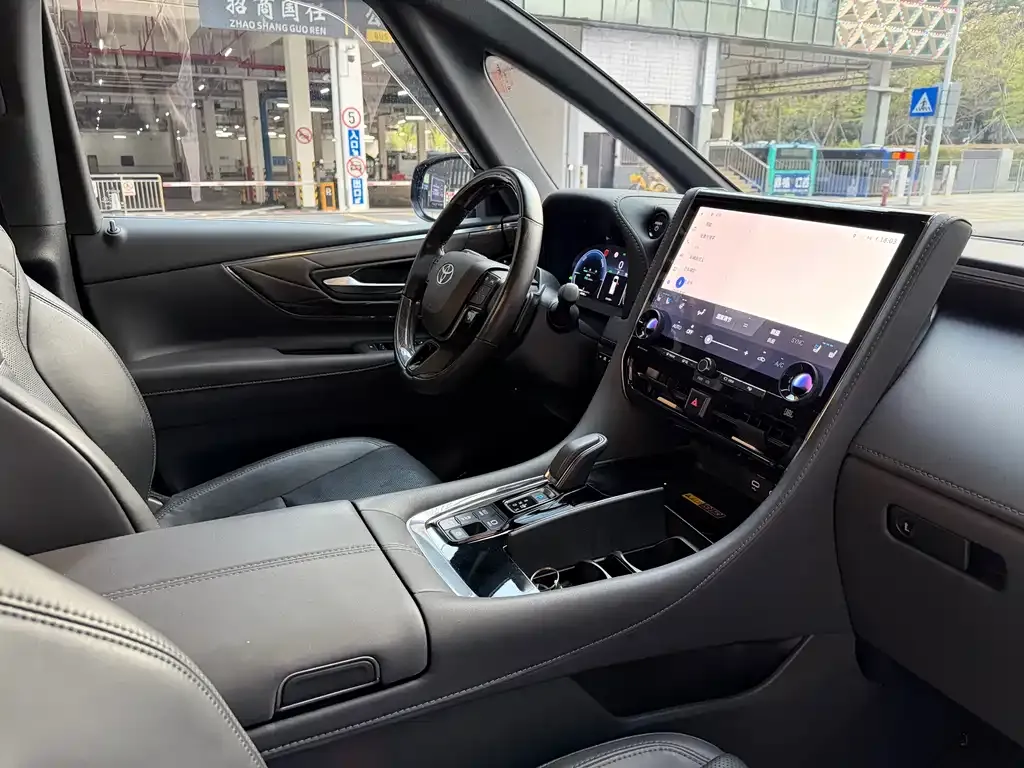 Toyota Alphard — фото 6