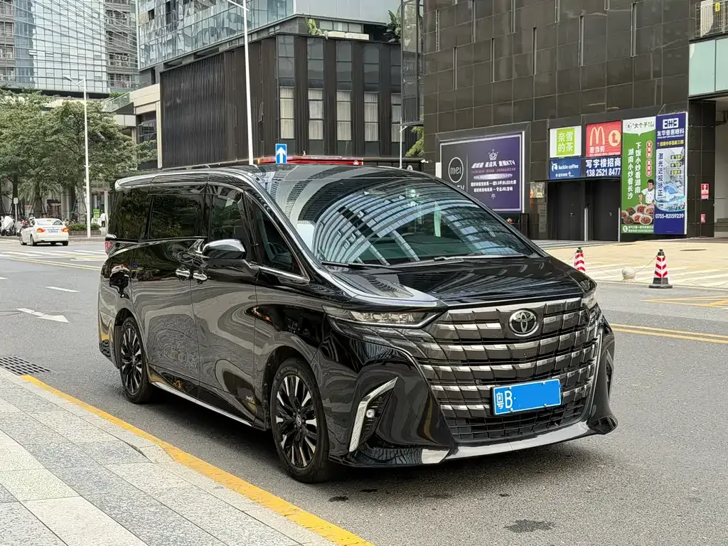 Toyota Alphard — фото 4