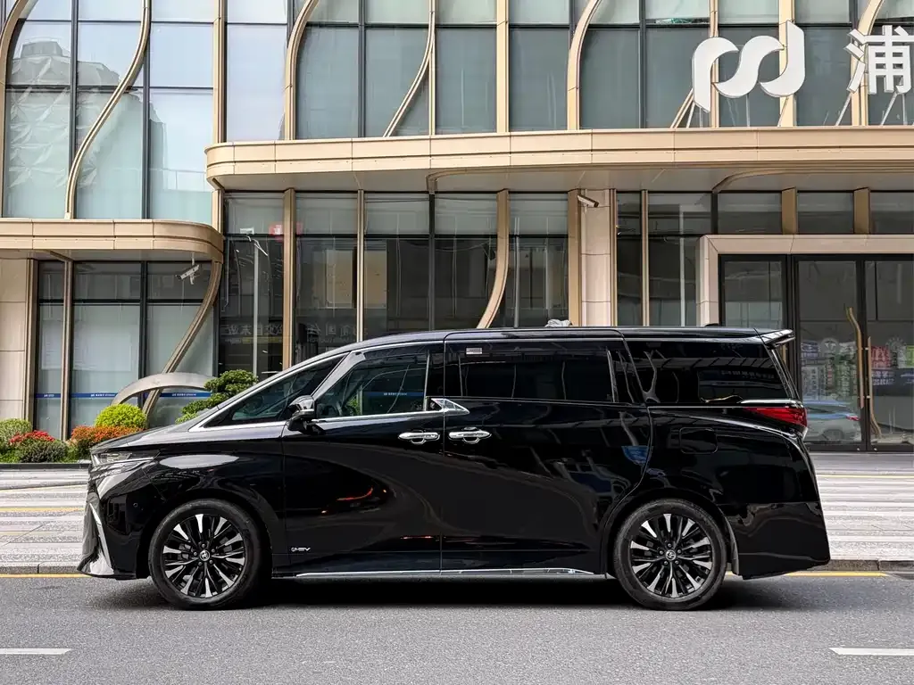 Toyota Alphard — фото 3
