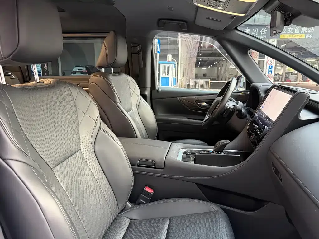 Toyota Alphard — фото 7