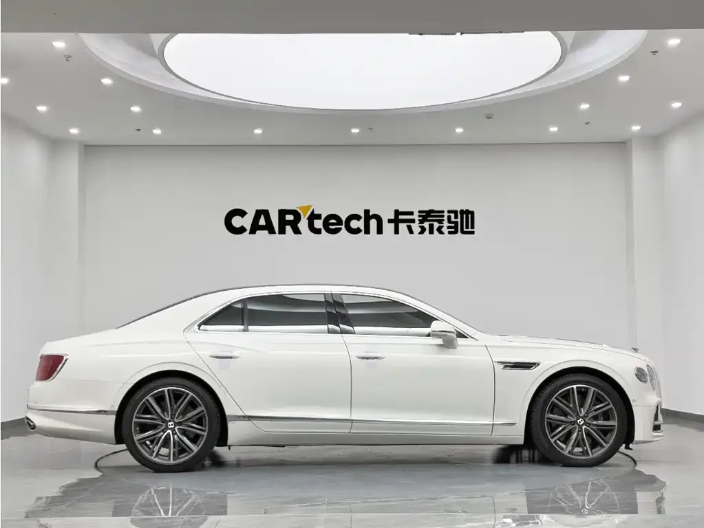 Bentley Flying Spur — фото 10