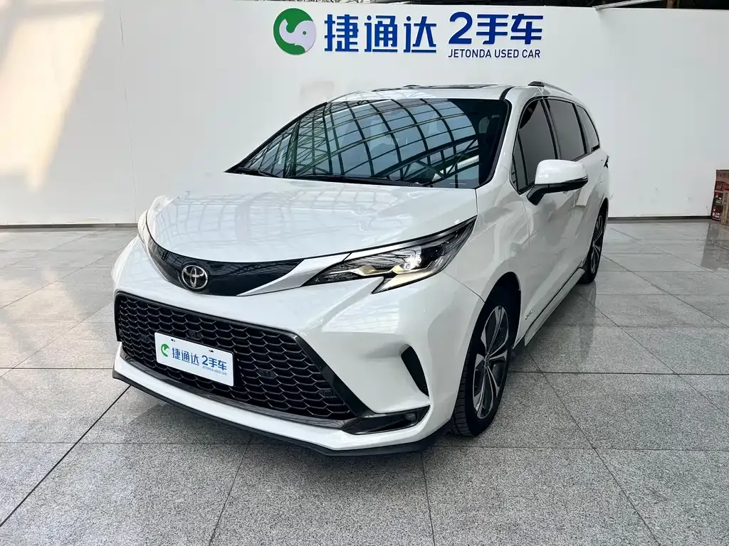Toyota Granvia — фото 1