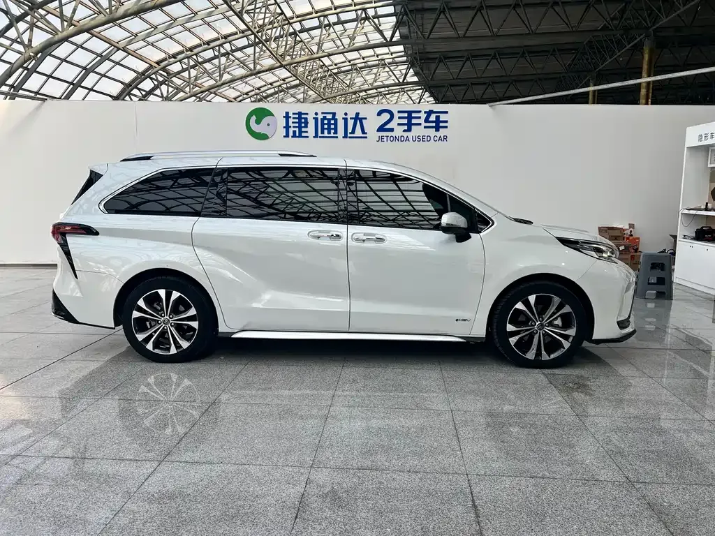 Toyota Granvia — фото 9