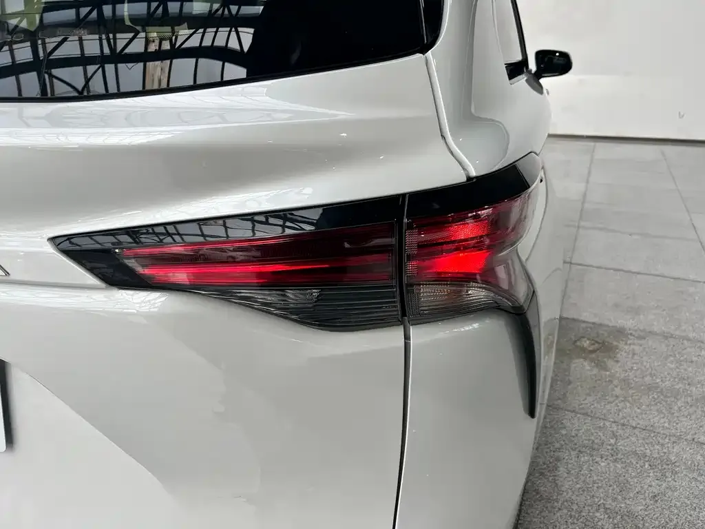 Toyota Granvia — фото 4