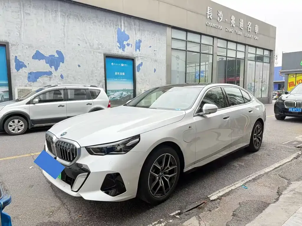 BMW i5 — фото 1
