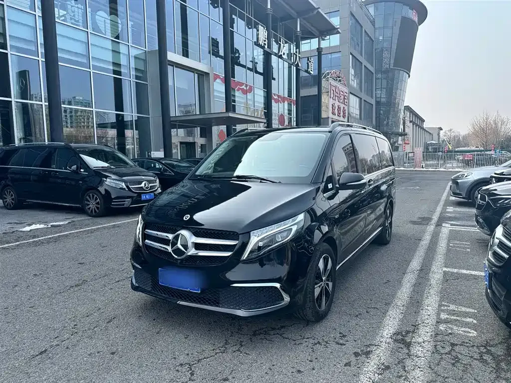 Mercedes-Benz V-Class — фото 1