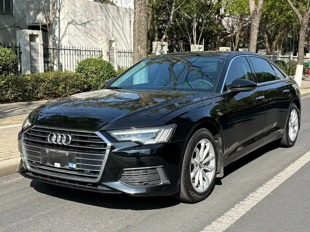 Audi A6L — фото 1