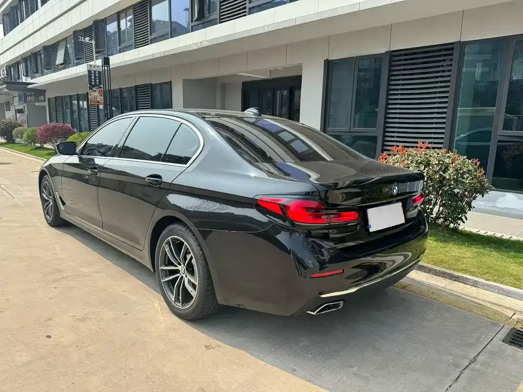 BMW 5 Series — фото 4