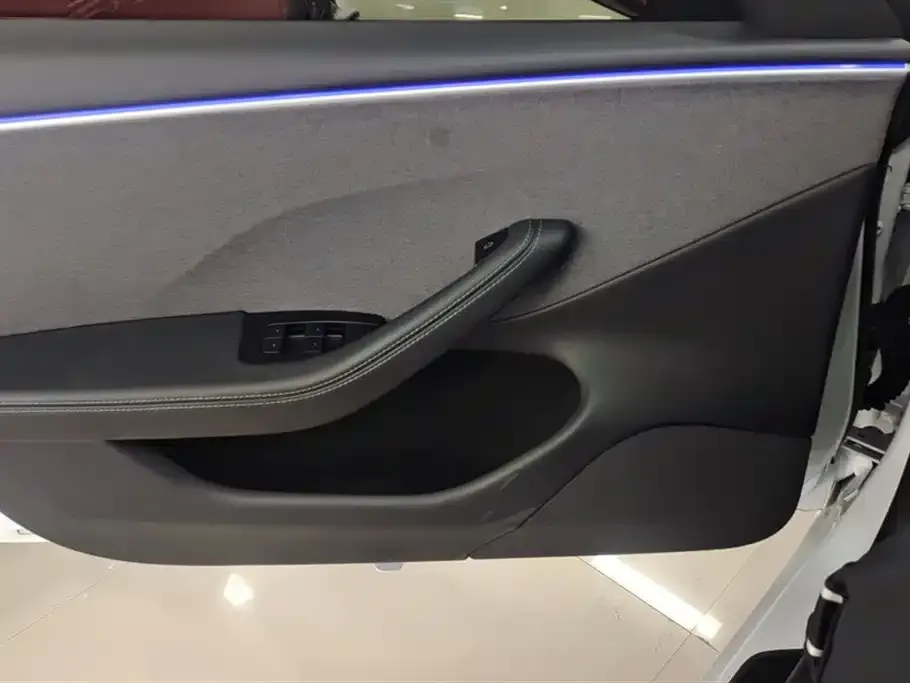 Tesla Model 3 — фото 3