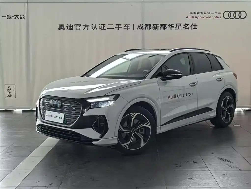 Audi Q4 e-tron — фото 1