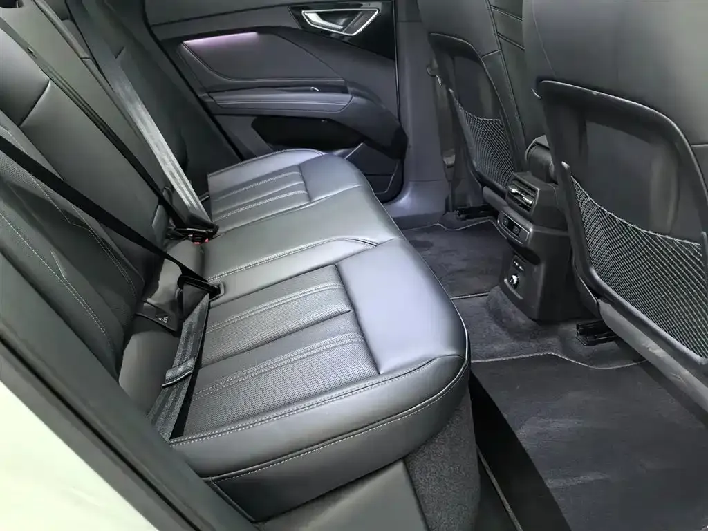 Audi Q4 e-tron — фото 10