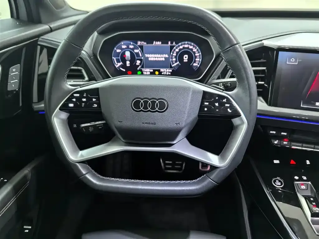 Audi Q4 e-tron — фото 7
