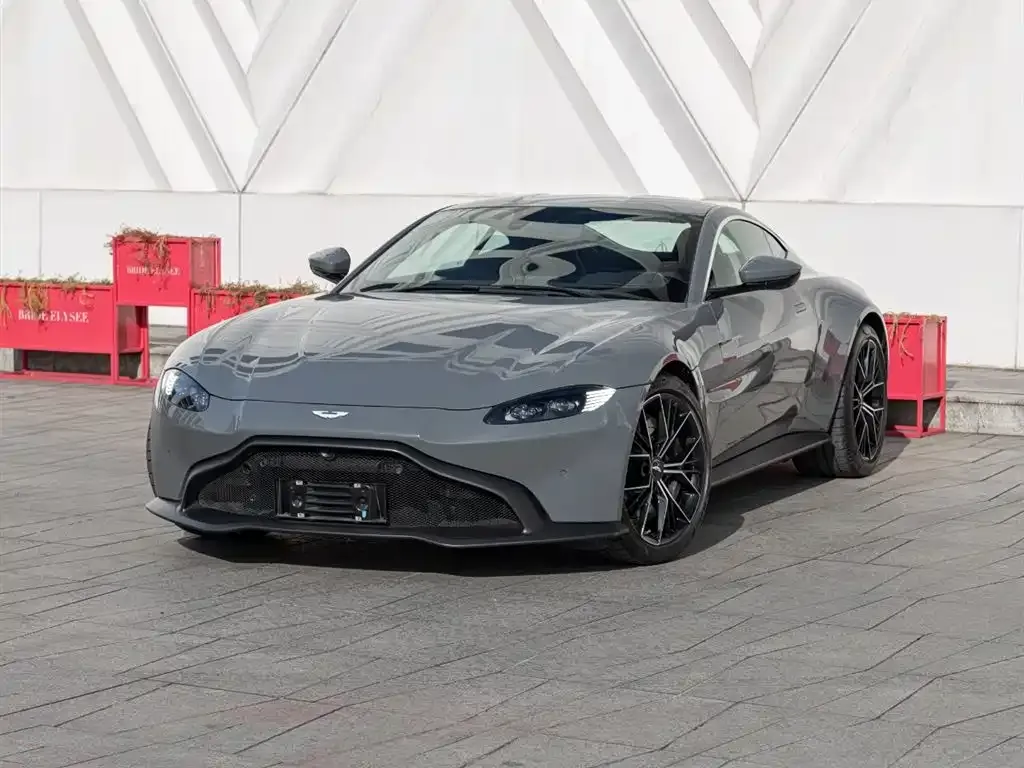 Aston Martin V8 Vantage — фото 1