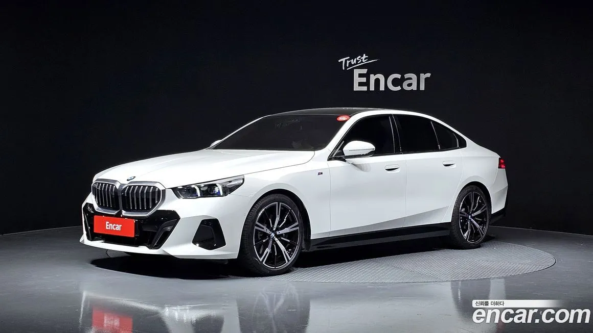 BMW 5-Series — фото 1