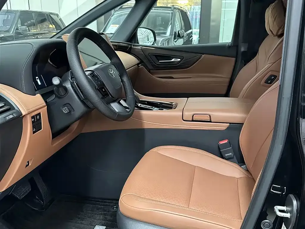 Toyota Alphard — фото 4